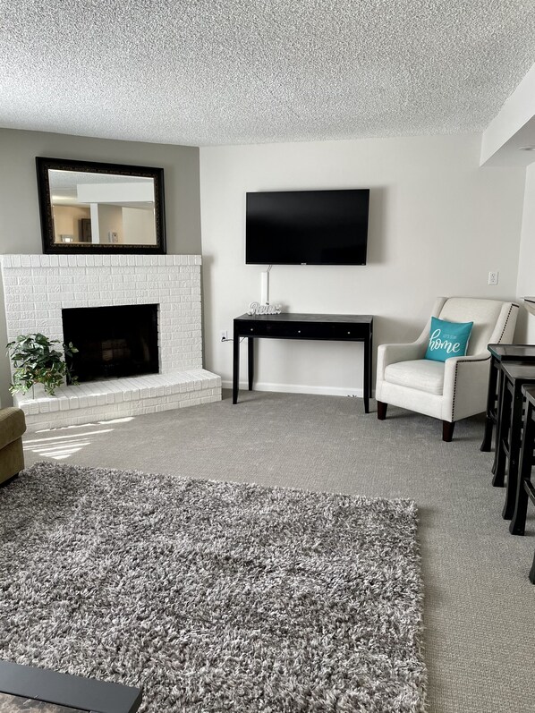 Very spacious Living room with TV and desk for taking care of work. 