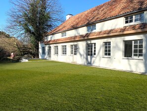 le jardin coté maison