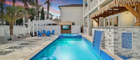 Spacious pool with tiki bar