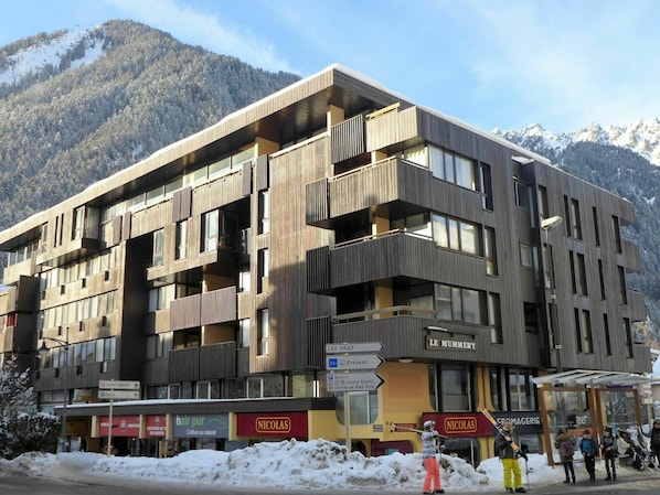 Cielo, Montaña, Edificio, Propiedad, Nube, Ventana, Nieve, Diseño Urbano, Condominio, Barrio