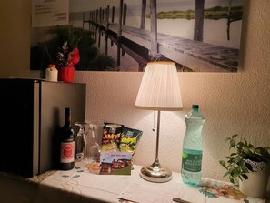 Doppelzimmer 1 mit TV und Minibar