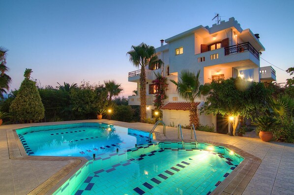 Villa Elena pool area with beautiful sky colours during sunset