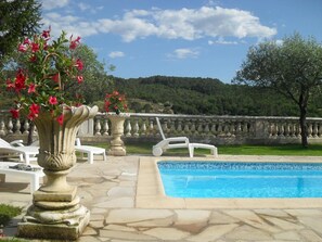 Piscine. piscine chauffée "avril à octobre"