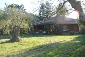 the house from the lake