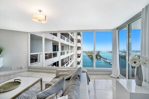 Living room, balcony access, Tv