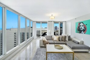 Living room, balcony access, Tv