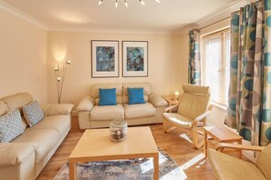 The Scuttlebutt Townhouse, Whitby - Host & Stay