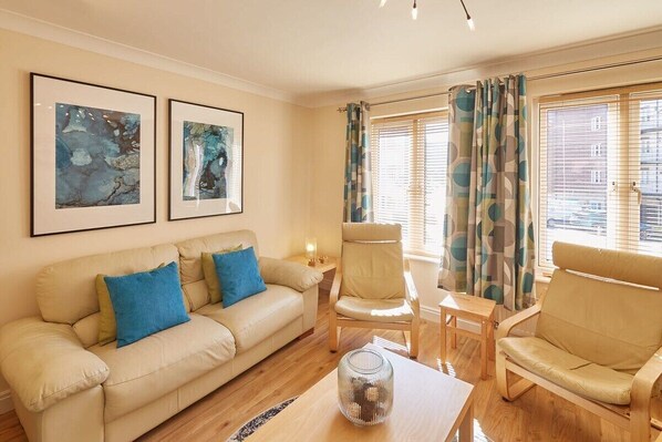 The Scuttlebutt Townhouse, Whitby - Host & Stay