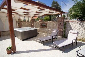 Bain à remous extérieur