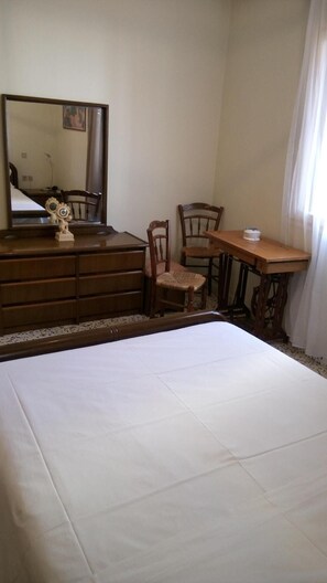 Sleeping area. 2nd bedroom