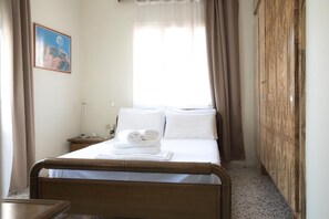 Sleeping area. 2nd main bedroom
