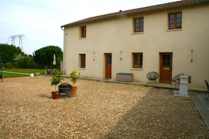 Vue sur cour du grand gîte