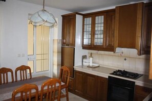 Kitchen area. Fully furnished kitchen area