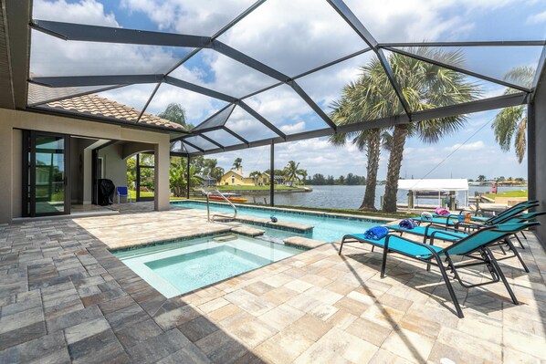 Heated pool and spa vacation rental in Cape Coral, Florida