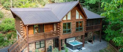 Welcome to Bearadise Mountain Lodge!