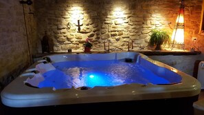 Indoor spa tub