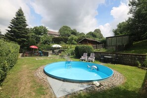 Pool mit Liegeplatz