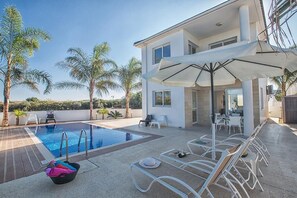 Large garden with private pool and sunloungers