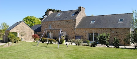 Vue extérieure du bâtiment. Villa Marine à Plouguin en Bretagne