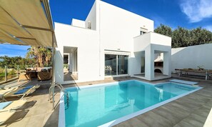 Pool & BBQ | HotelPraxis Group