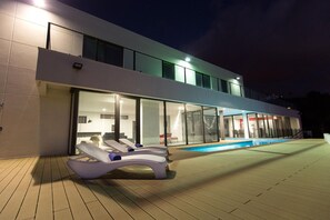 House / Swimming pool