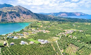 Area that directly surrounds the property. Mare Blue Villa | HotelPraxis Group