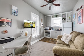 "This is the perfect space for anyone who wants a home base to explore Traverse City and the surrounding area. Very clean and comfortable, and the location can't be beat"
-Kathleen, July 2022