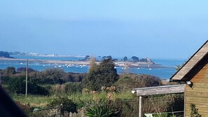 Vue de la fenêtre. vue mer de l'étage Roscoff  ,Saint Pol de Léon