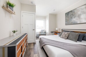 "Big comfy king size bed. Well appointed living room and kitchen and a great shower. Highly recommend!"
-Ben, November 2022