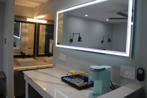 Led lit mirror