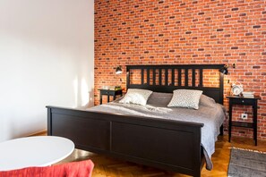 Sleeping area. Bedroom 2, 160x200cm bed, exit to balcony
