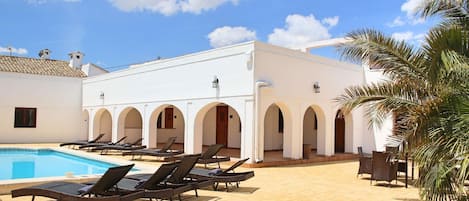 External view of the building. Casa Solariega Luxury Mansion in Villena