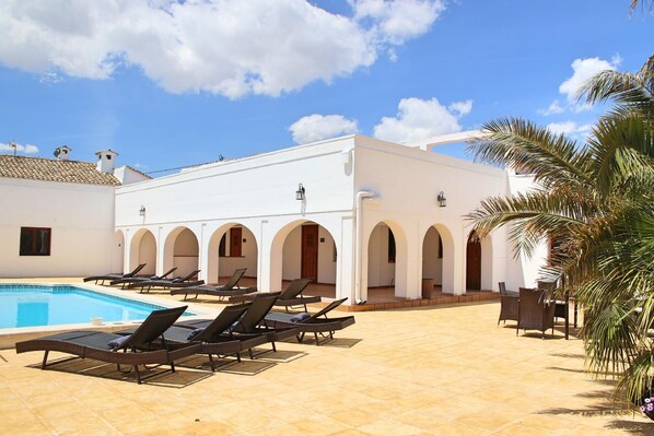 External view of the building. Casa Solariega Luxury Mansion in Villena