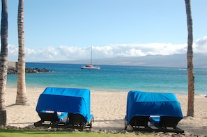 Mauna Lani Beach Club  at Makaiwa Bay w/ free-to-use shade canopy lounge chairs