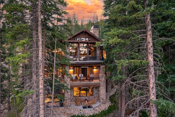 Welcome to Casa de Montana - a gorgeous stand alone home tucked into the forest in Winter Park