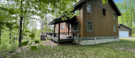 Little house in the woods 