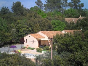 Dans un écrin de verdure