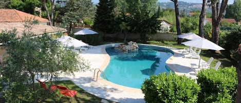 La piscine ouverte de 10h à 19h30