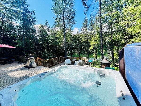 Outdoor spa tub