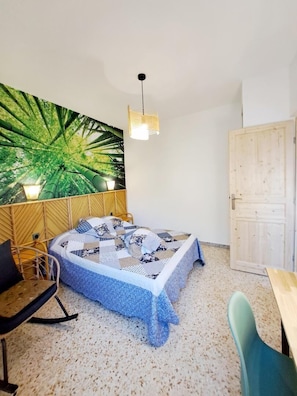 Chambre avec lit double
