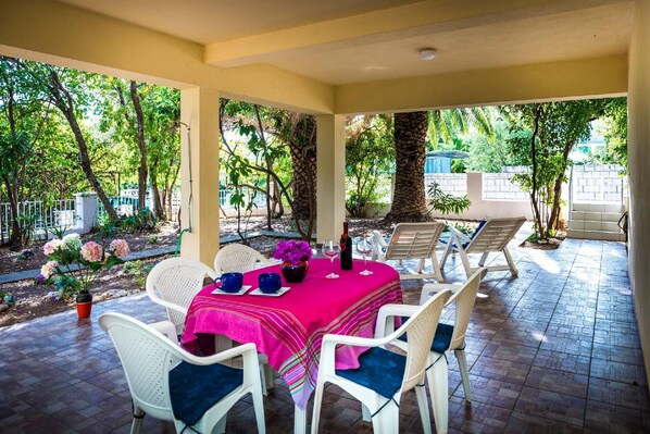 Outdoor dining