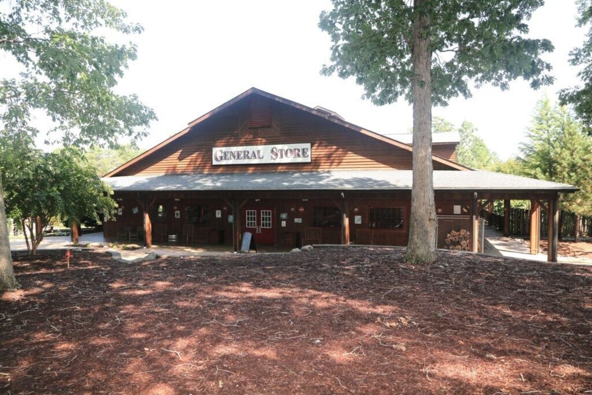 Shenandoah Crossing™ – 2 Bedroom Cabin