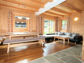 Propriété, Meubles, Fenêtre, Bâtiment, Table, Canapé, Bois, Design Intérieur, Salon, Sol