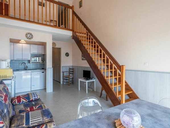 Möbel, Eigentum, Cabinetry, Tabelle, Gebäude, Holz, Interior Design, Bücherregal, Treppe, Flooring