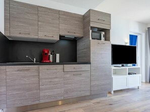 Cabinetry, Countertop, Eigentum, Möbel, Gebäude, Zapfhahn, Holz, Sinken, Küche, Interior Design