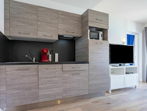 Cabinetry, Countertop, Eigentum, Möbel, Gebäude, Zapfhahn, Holz, Sinken, Küche, Interior Design