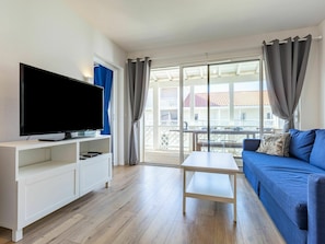 Möbel, Blau, Vorhang, Komfort, Fenster, Holz, Couch, Interior Design, Wohnzimmer, Flooring