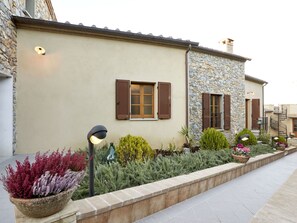 Plant, Building, Property, Window, Sky, Flower, House, Road Surface, Residential Area, Real Estate