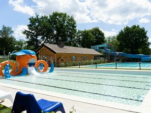 Nuage, Ciel, Bleu, Arbre, Ombre, Plante, Mobilier De Jardin, Piscine, Loisir, Bâtiment