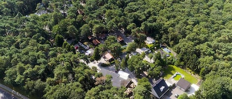 Eigendom, Fabriek, Gebouw, Boom, Stedelijk Ontwerp, Biome, Huis, Woongebied, Landschap, Dak